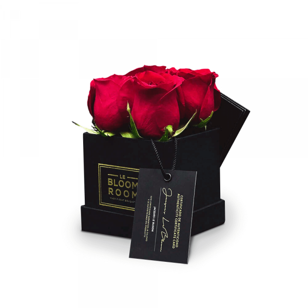 caja mini negra 4 rosas rojas